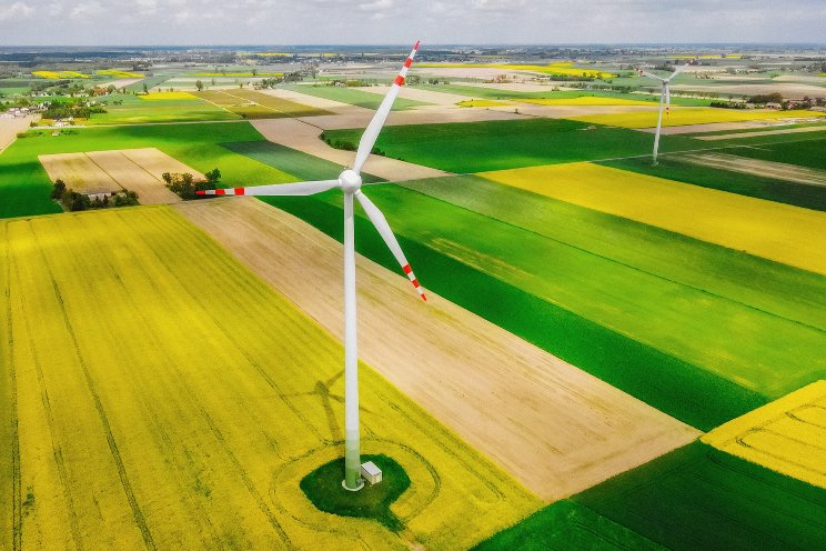 Zonne- en windparken staan steeds vaker stil