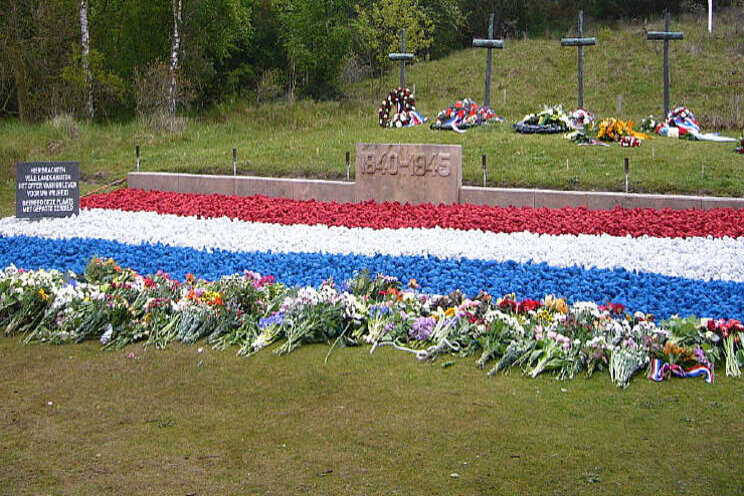 Via Tikkie bloemen doneren voor oorlogsslachtoffers